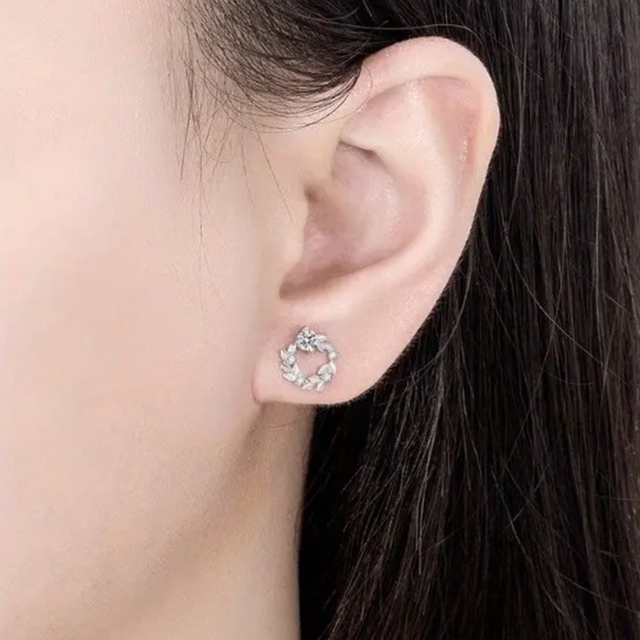 Sterling Silver & Natural Stone Floral Wreath Stud Dainty Understated Earrings - Picture 2 of 3